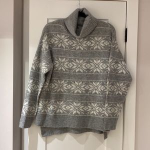 NWT Cupcakes & Cashmere Snowflake Turtleneck